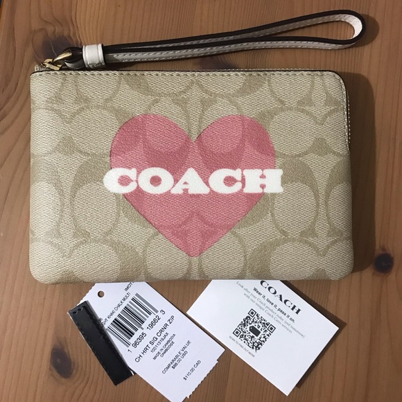 🥰 Corner Zip Wristlet In Signature Canvas With Heart Print - Picture 6 of 10